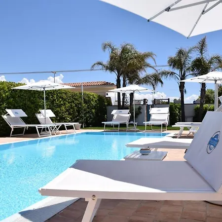 Blanche Dimora Di Charme Bed & Breakfast 3*
